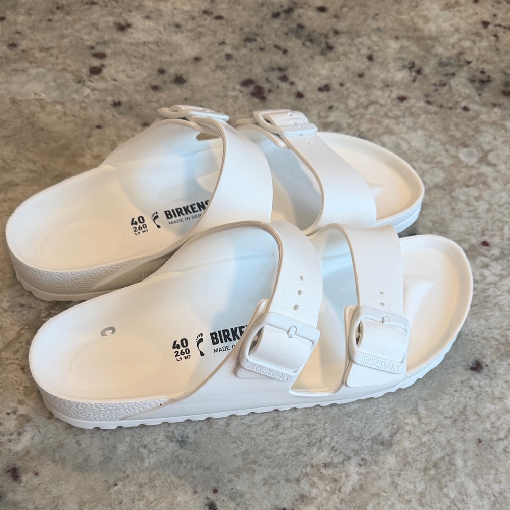 Birkenstock White Arizona EVA Slide Sandals - Women's 9 men’s 7 like new